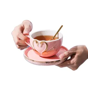 Creative personality embossed swan coffee cup Nordic style tracing gold light luxury ceramic cup and saucer