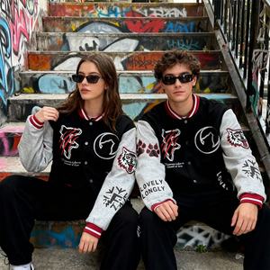 Chaqueta de Béisbol Personalizada 2026, Nueva, para Hombre, Negra y Gris con Bordado en Contraste, Estilo Urbano, Unisex, Tipo Varsity - Product Image 3