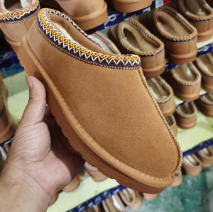 Vente en gros de chaussures d'hiver originales pour enfants, femmes, hommes, bottes <span class=keywords><strong>Uggs</strong></span>, pantoufles avec logo pour femmes et hommes - Product Image 2