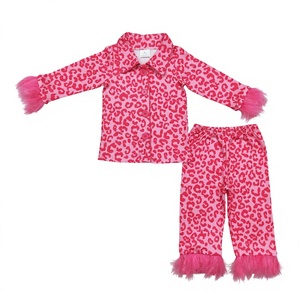 Conjunto de Pijamas a Juego con Estampado de Leopardo Rosa, Camisa de Manga Larga con Botones y Pantalones con Ribete de Peluche para Mamá e Hija, Ropa de Dormir Familiar - Product Image 2