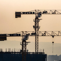 Grue à tour à plateforme plate pour l'installation d'éoliennes, avec moteur et propulseur, hauteur 264 m, pour projets d'éoliennes
