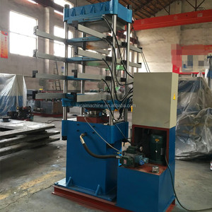 Machine de fabrication de <span class=keywords><strong>dalles</strong></span> en caoutchouc servo-hydraulique avec système d'alimentation automatique pour équipement de tapis de sol antidérapants en granulés de caoutchouc pour aires de jeux - Product Image 6