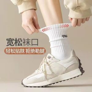 Thun Men's Mid-Calf Athletic Socks Solid Color Lettering Sweat-Wicking Odor-Resistant Basketball Sports Socks - Product Image 4