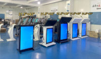 Atril de podio multimedia de suministro de fábrica con podio inteligente de pantalla frontal de 21,5 "con micrófono inalámbrico Digital Smart Podium