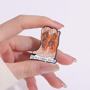 Broche originale motif <span class=keywords><strong>de</strong></span> dessin animé Accessoire chapeau <span class=keywords><strong>de</strong></span> cowboy avec insigne <span class=keywords><strong>de</strong></span> bottes à fleurs Plaquage nickel noir Gravure numérique imprimée - Product Image 5