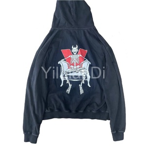 Vente en gros Sweat à capuche court pour hommes, style streetwear, avec imprimé patch, épaules tombantes, poche kangourou et logo personnalisé - Product Image 6