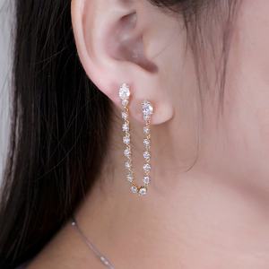 Pendientes de Oro Amarillo de 10k con Diamantes de Moissanita de Lujo de Messi Jewelry - Product Image 4