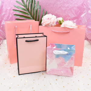 Sacs cadeaux en papier noir mat avec logo personnalisé du fabricant, sacs <span class=keywords><strong>de</strong></span> shopping avec poignées en ruban, sacs en papier <span class=keywords><strong>de</strong></span> <span class=keywords><strong>luxe</strong></span> - Product Image 2