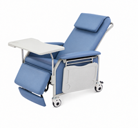 Vente directe usine Fauteuil médical inclinable manuel avec oreiller, table avant, plateau latéral et roulettes freinables pour les soins aux personnes âgées