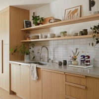 Vermonhouzz Armoire de cuisine en chêne clair sur mesure, armoire de cuisine en bois massif, armoires murales supérieures décontractées pour la cuisine à domicile