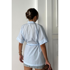 Camisa de Popelina Azul Claro para Mujer con Detalle de Fruncido en la Cintura, Blusas y Camisas Elegantes - Product Image 1