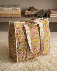 Bolso tote acolchado de algodón con estampado floral indio hecho a mano, bolso de hombro de tela amarilla, bolso de compras estético para el verano - Product Image 5