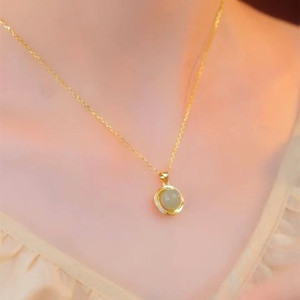 Livestream Hot Selling Titanium Steel Hetian Jade Necklace For Women Ins Inspired Niche Design Light Luxury Clavicle Chain - Product Image 2