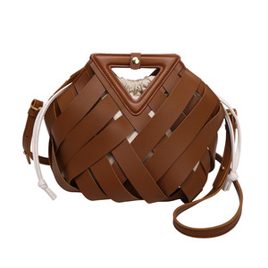 Sac seau bandoulière haut de gamme pour femme, nouveau style transfrontalier, en tissu tressé avec fermeture à cordon en polyester Tanjing - Product Image 5