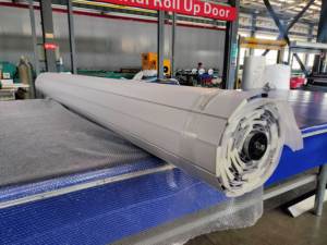 Puertas de persiana enrollable automáticas de diseño moderno, enrollable vertical de aluminio, eléctrico, a prueba de viento, con <span class=keywords><strong>precio</strong></span> de superficie terminada - Product Image 6