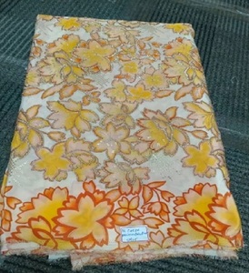 Tela con estampado étnico para prendas de mujer, ideal para costura y confección, gran precio. - Product Image 2