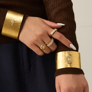 Brazaletes de Acero Inoxidable con Zirconia y Baño de Oro PVD, Antideslustre, de Alta Moda para Mujer - Product Image 3