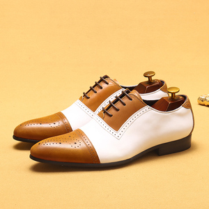 รองเท้าแต่งงานผู้ชายสำหรับเจ้าบ่าว สไตล์ธุรกิจ หนังแท้ สไตล์อังกฤษ หัวแหลม แบบ Brogues ดีไซน์สองสี - Product Image 1