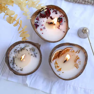 Velas Aromáticas Naturales para el Hogar, con Flores Secas de Lavanda y Rosa, Ecológicas, de Cera de Soja en Cáscara de Coco - Product Image 3