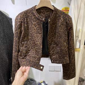 <span class=keywords><strong>Chaqueta</strong></span> Corta <span class=keywords><strong>de</strong></span> Cuero Sintético con Estampado <span class=keywords><strong>de</strong></span> Leopardo Vintage para <span class=keywords><strong>Mujer</strong></span>, Abrigo Corto <span class=keywords><strong>de</strong></span> Piel Sintética, Talla Pequeña, Corte Ajustado, Ropa Casual <span class=keywords><strong>de</strong></span> Exterior - Product Image 2