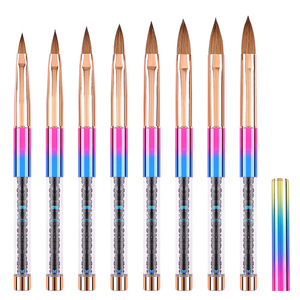 แปรงอะคริลิคสำหรับต่อเล็บ ขนโคเลนสกี้แท้ 100% ด้ามจับเพชรไล่เฉดสีรุ้งแบบกำหนดเอง ขนแปรงหยักสำหรับทาผงต่อเล็บ - Product Image 2