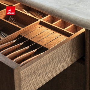 Gabinete de Cocina Estilo Español Minimalista Personalizado en Chapa de Roble Blanco y Nogal con Isla Curva, Estante y Puerta de Losa Plana, Servicio de Diseño - Product Image 5