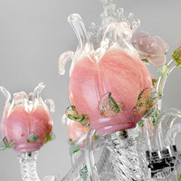 Lustre en verre soufflé à la main de style Murano personnalisé avec un design floral en verre rose pour les villas, les hôtels et les projets d'intérieur de luxe