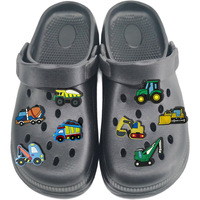 Breloques pour sabots en PVC souple perforé pour enfants, ensemble de boucles détachables mignonnes style construction, véhicules de pompier et de sauvetage, créatives et amusantes