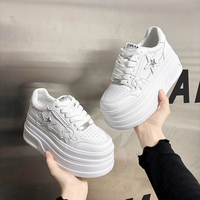 Baskets compensées personnalisées 2025 avec logo pour femme – Confortables, blanches, fabriquées sur mesure