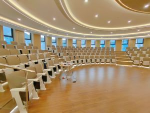 เก้าอี้หอประชุมโรงเรียนดีไซน์ทันสมัย พร้อมกระดานเขียน ผลิตจากโรงงานโดยตรง หุ้มด้วยพลาสติก PP ที่นั่งสำหรับห้องเรียน ห้องบรรยาย ใช้ในโรงละคร เฟอร์นิเจอร์เหล็ก - Product Image 4