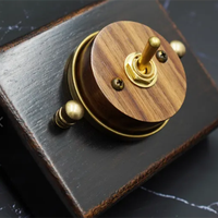 Interrupteurs muraux en porcelaine à bascule montés en surface en cuivre rétro de luxe de longue durée avec base en bois