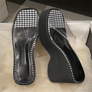 Sandales compensées noires de haute qualité, style 2025, talons hauts souples, nouvelle collection été, en PVC transparent, pour femmes à pied large - Product Image 3