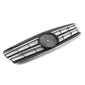 กระจังหน้าสีดำสไตล์ AMG พอดี00-06 3ขาสำหรับ Mercedes <span class=keywords><strong>Benz</strong></span> C Class <span class=keywords><strong>W203</strong></span> - Product Image 4