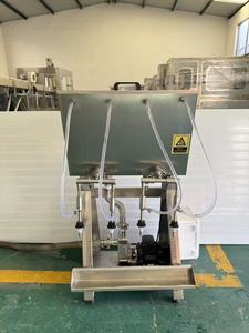 Produits à bas prix Petite machine de remplissage liquide à 4 têtes par gravité Machines de remplissage d'embouteillage de bouteilles de <span class=keywords><strong>vin</strong></span> et de whisky - Product Image 4