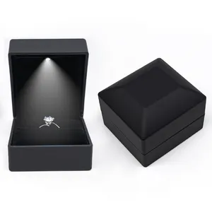 Luxo Logotipo Personalizado Casamento Plástico Diamante Anel Caixas Embalagem Jóias Levou Caixa De Jóias Com Luz Led