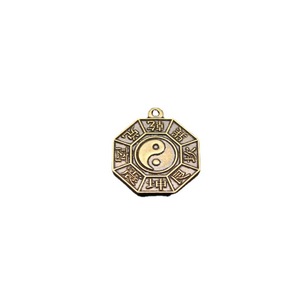 Colgante de latón con placa de Bagua y símbolo Yin Yang para Feng Shui y uso espiritual - Product Image 1