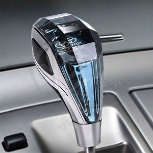 Poignée de levier de vitesse en cristal Smooth Sailing avec logo lumineux pour voitures Toyota, Mitsubishi, Nissan - Product Image 1
