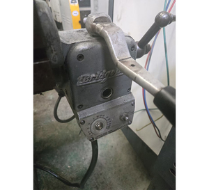 Machine de fraisage verticale en métal d'occasion Bridgeport avec moteur rapide et DRO - Product Image 4