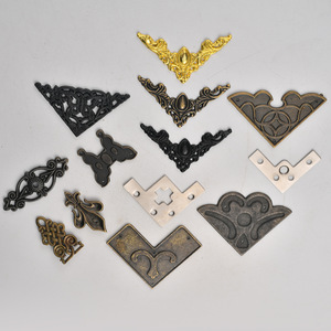 Adornos de esquina de aleación de zinc antiguo para decoración de cajas de madera, regalos artesanales, adornos metálicos fundidos a presión hechos a mano. - Product Image 1