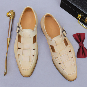 Sandalias vintage de verano para hombre, de cuero genuino con hebillas ajustables, diseño calado, aptas para ocasiones de negocios. - Product Image 5