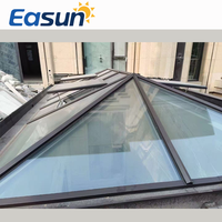 Système de ventilation automatique de toit moderne avec puits de lumière en verre à persiennes pyramidales, éclairage naturel et contrôle des insectes en alliage d'aluminium