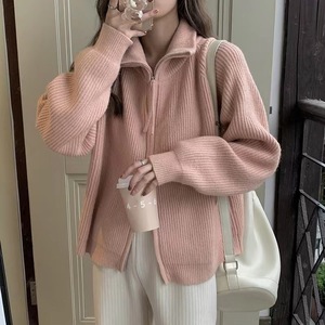 Áo khoác cardigan nữ thu đông 2024 kiểu dáng mới, khóa kéo đôi, chất liệu mềm mại, dáng rộng, cổ áo len, họa tiết dệt kim, logo trang trí phía trước - Product Image 2
