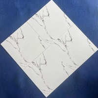 Carreaux de porcelaine céramique mats blancs effet marbre 400x400 pour murs de salle de bain et toilettes, carrelage français pour sols