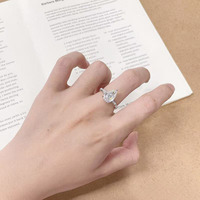 Bague de fiançailles pour femme en or 18 carats jaune et blanc, coupe poire goutte d'eau à 3 griffes, tige droite, style luxe léger, avec diamant de laboratoire