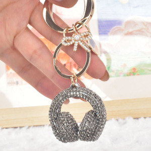 Article populaire : Porte-clés casque 3D entièrement orné, un accessoire indispensable pour votre voyage sophistiqué, breloques de sac charmantes - Product Image 2