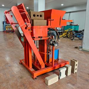 Presse à briques hydraulique multifonctionnelle pour argile, moules personnalisés disponibles pour les pavés et les blocs décoratifs, fabricant de briques en argile - Product Image 4