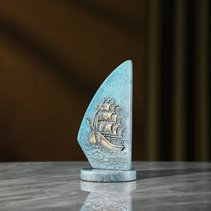 Ornement de bureau en laiton en forme de voilier 'Navigation en douceur' de Copper Art Workshop, design traditionnel, en cuivre - Product Image 4