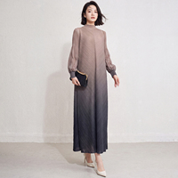 Robe longue plissée ombrée pour femme, col montant, manches longues bouffantes, plissé vertical, coupe trapèze, élégante et modeste, vente en gros