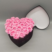Bouquet de roses en velours noir pour la Saint-Valentin, boîtes cadeaux en forme de cœur avec gaufrage et revêtement UV, matériaux recyclés