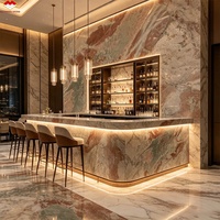 Grande dalle de marbre rose et vert moderne pour escalier intérieur, bar à domicile, table à manger, panneau mural de salon, plan de travail de cuisine